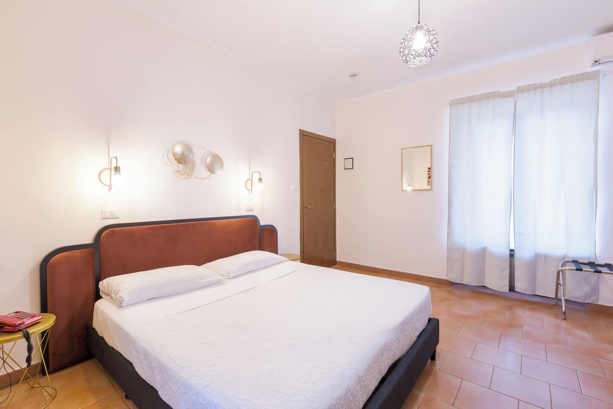 Quadruple Room | Desk, soundproofing, free WiFi, bed sheets