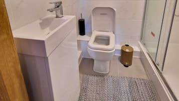 提供毛巾、番梘、廁紙