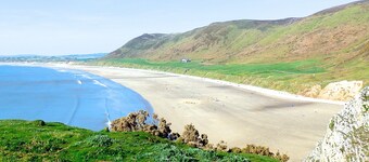 Spacious Farm Cottage Near Rhossili Beach
