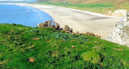 Spacious Farm Cottage Near Rhossili Beach
