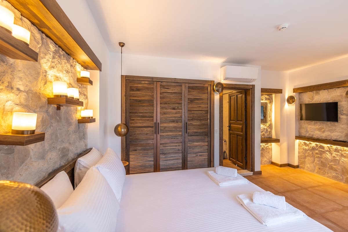 1 bedroom, premium bedding, minibar, free WiFi