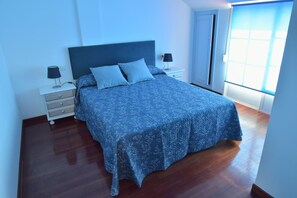 3 chambres, fer et planche à repasser, draps fournis