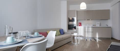Apartamento empresarial | Cozinha privada | Geladeira, micro-ondas, fogão, lava-louças