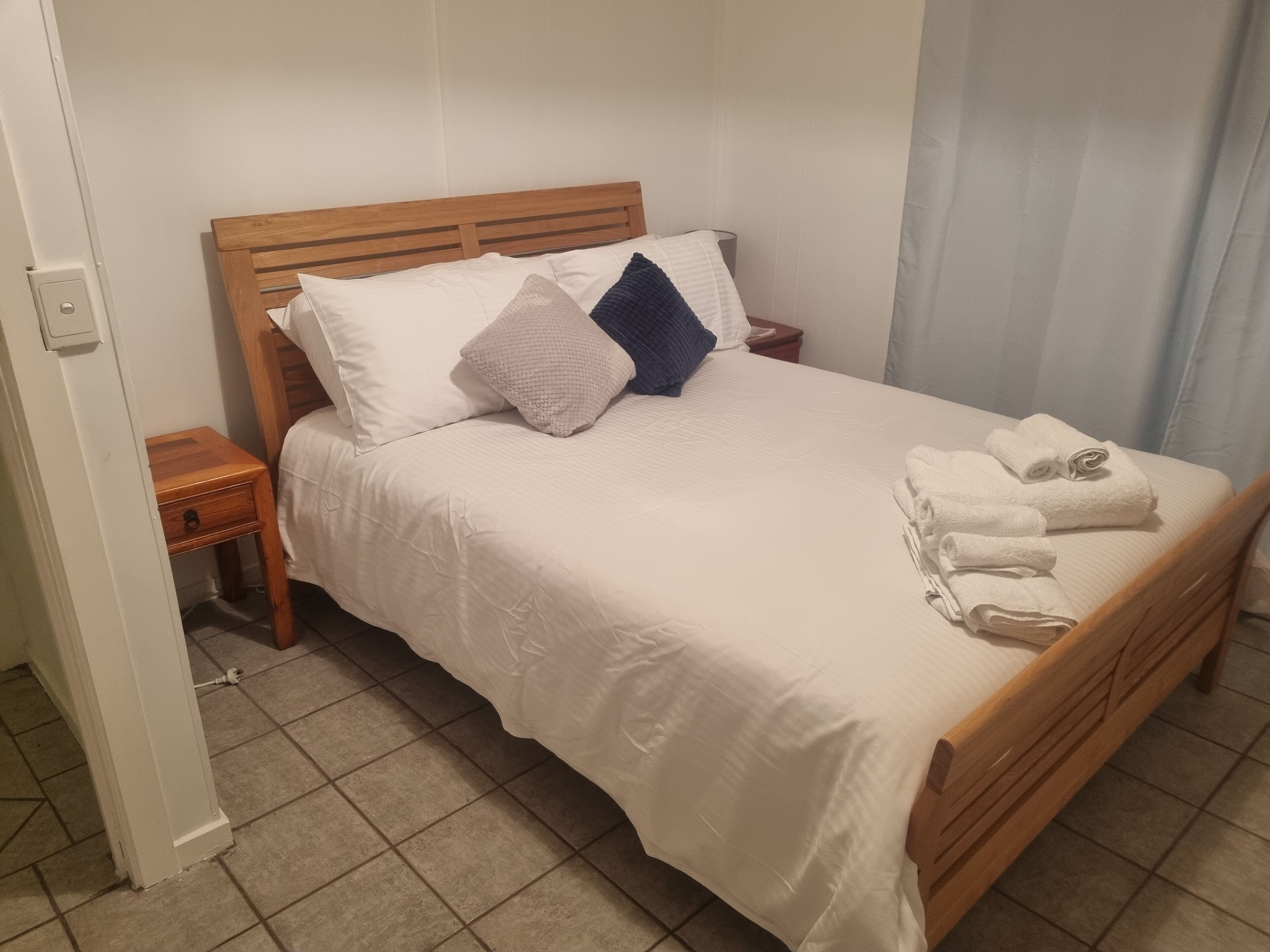 3 makuuhuonetta, silitysrauta/-lauta, vauvan matkasänky, Wi-Fi