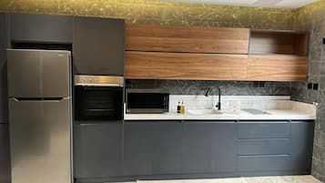 Villa, 5 Bedrooms | Private kitchen
