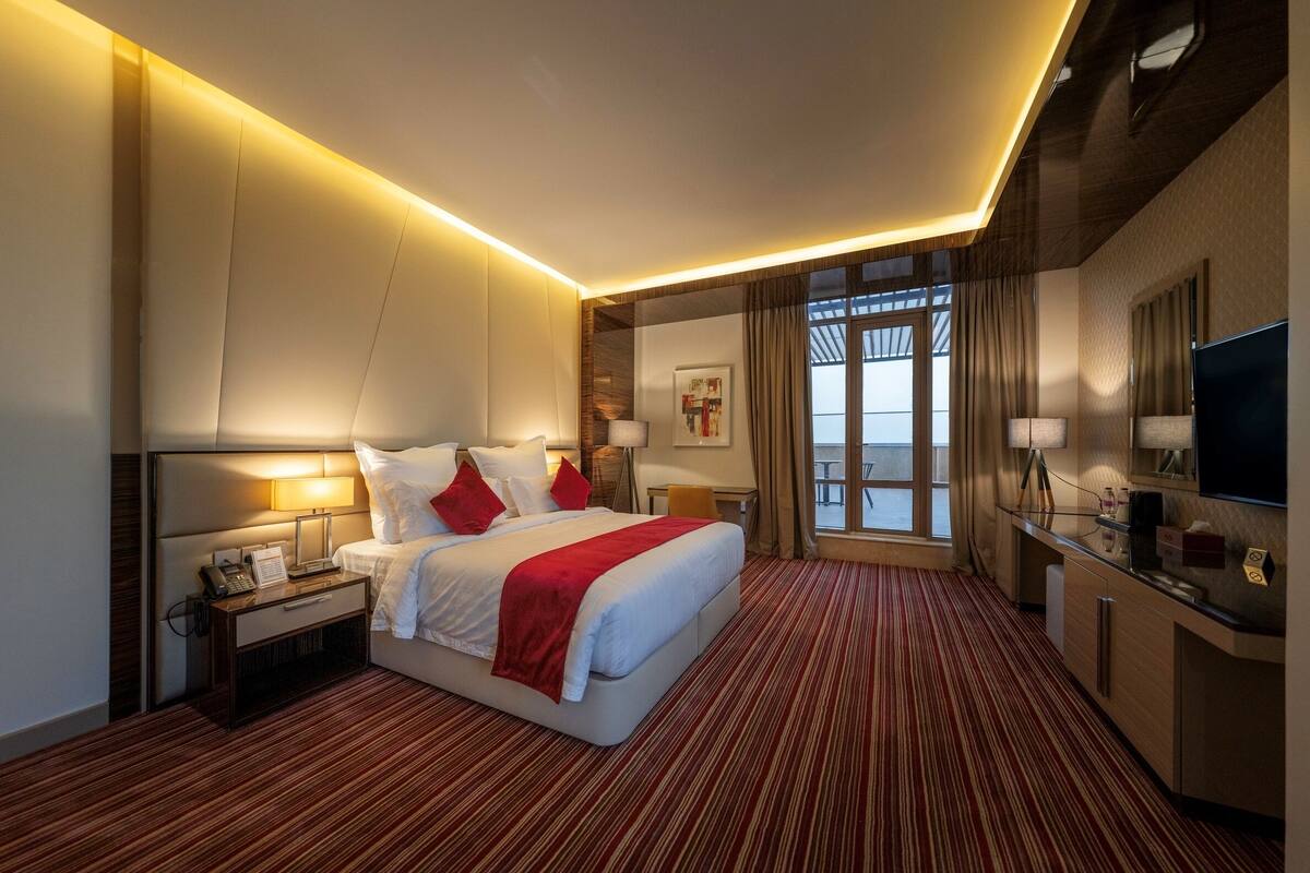 Superior Room | Laptop workspace, soundproofing, iron/ironing board, WiFi (free)