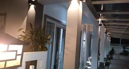 Familiäres Gästehaus – beste, ruhige und sichere Lage mit Blick Bokor Mountain