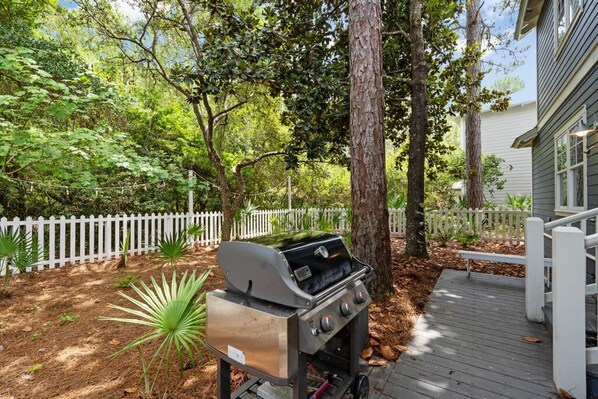 Property grounds - Beachin' 30A | 4 Bikes Included | Dog Friendly (Santa Rosa Beach)
