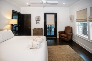 4 habitaciones, tabla de planchar con plancha y cuna de viaje 