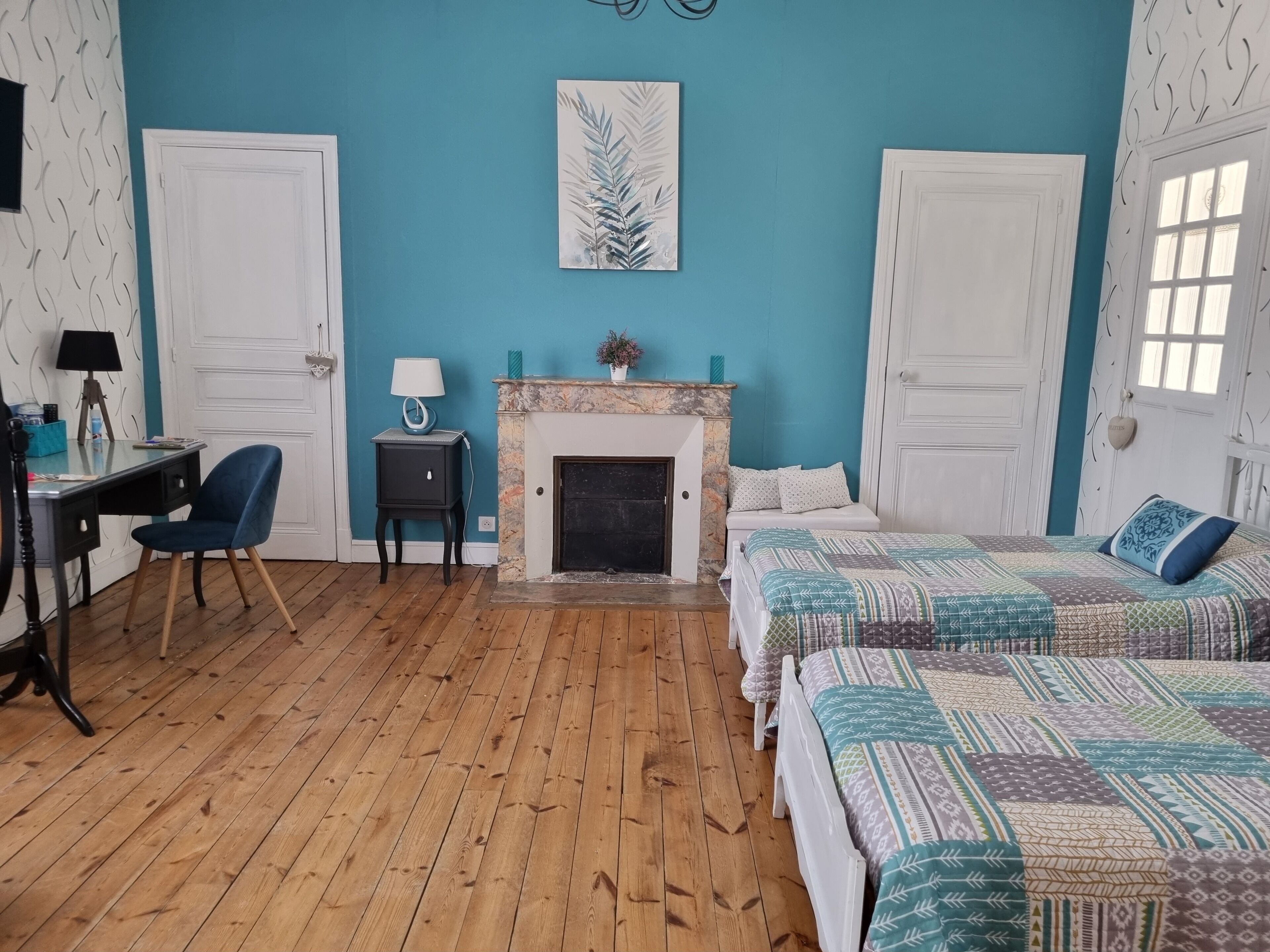 Habitación familiar | Ropa de cama de alta calidad, mobiliario individual, wifi gratis