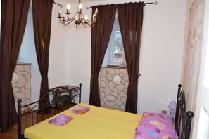 2 quartos, ferros/tábuas de passar roupa, Wi-Fi de cortesia