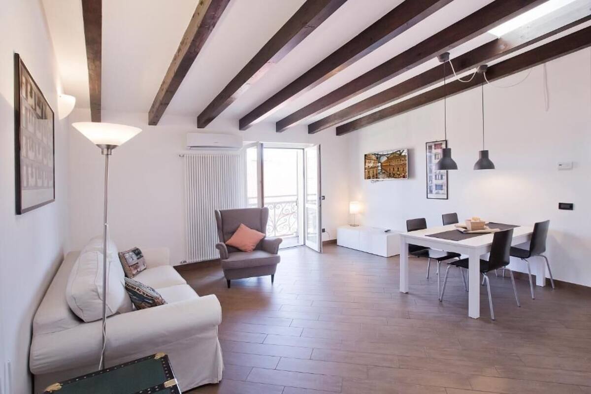 Deluxe Apartment (5) | Living area