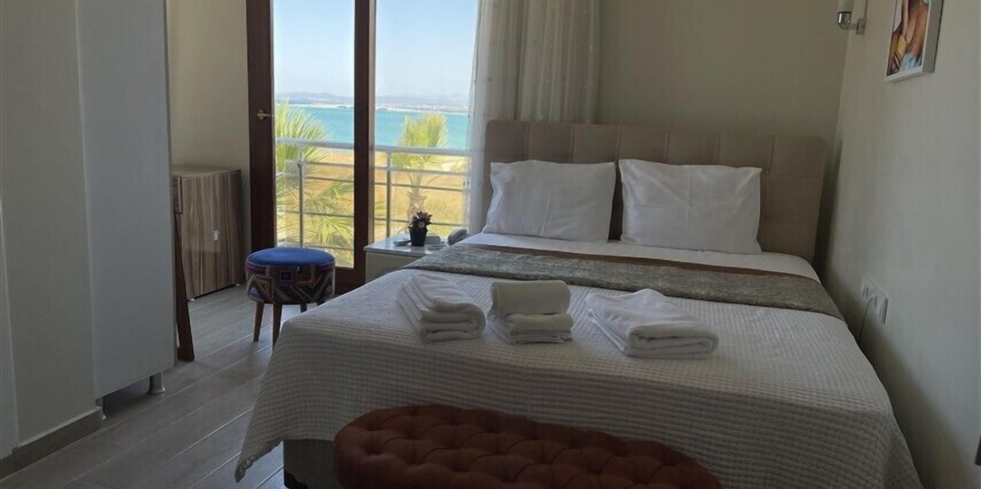 Deluxe Double Room | Desk, laptop workspace