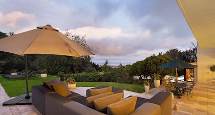 2 Luxury Villas - 20 Guests - 2 Pools