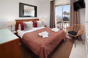 1 chambre, coffres-forts dans les chambres, fer et planche à repasser