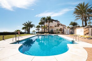 Een verwarmd zwembad