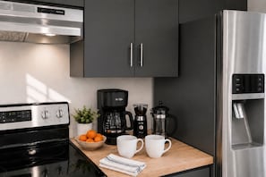 茶具/咖啡用具、冰箱、微波炉、烤箱