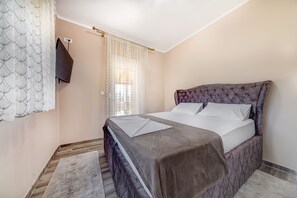 2 bedrooms, iron/ironing board, free WiFi, bed sheets