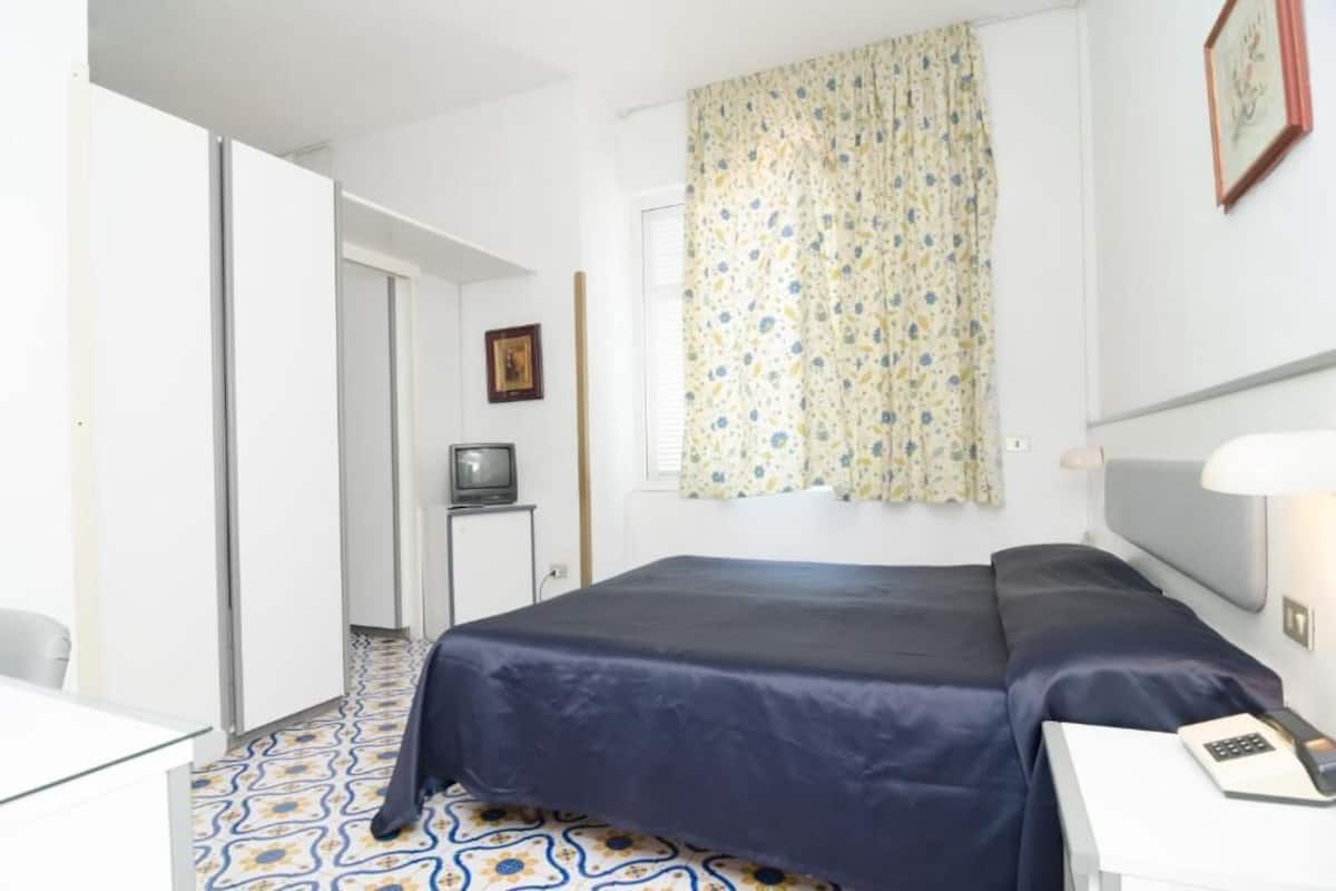 Chambre Standard | 1 chambre, bureau, Wi-Fi gratuit, draps fournis