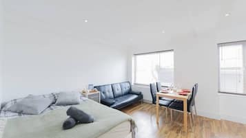 1 多间卧室、熨斗/熨衣板、WiFi、床单