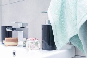 Miscellaneous - "Urban Chic in Bermondsey: Modern Gem, Studio Apartment in SE1's Heart!" (London)