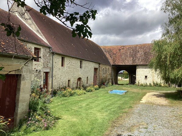 Exterior - Gite au Sein D'un Corps de Ferme Avec Terrain Privatif (Barbery)
