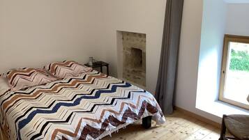 3 Schlafzimmer, Schreibtisch, Bügeleisen/Bügelbrett, Reisekinderbett