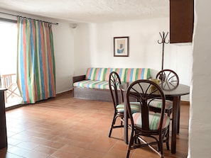 Apartment, 2 Bedrooms (2) | Living area