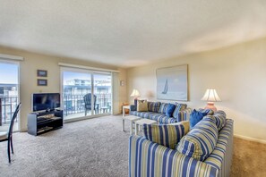 TV - XPLORIE ACTIVITIES & LINENS INCLUDED*! Sunchaser - 2BR Condo on 36th St & Ocean Block! (Ocean City)