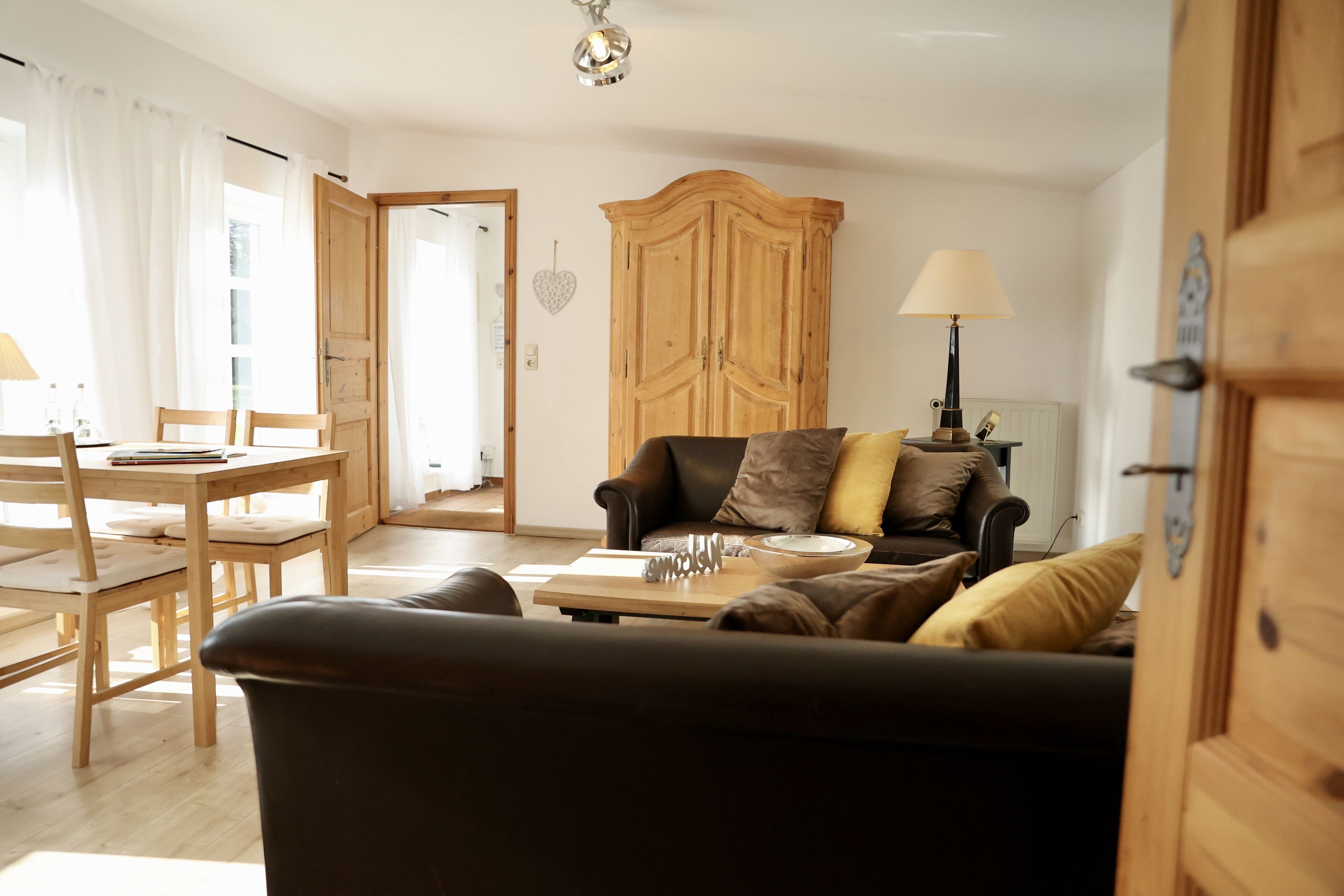 Comfort-Haus | Wohnbereich | 25-Zoll-Flachbildfernseher mit Kabelempfang