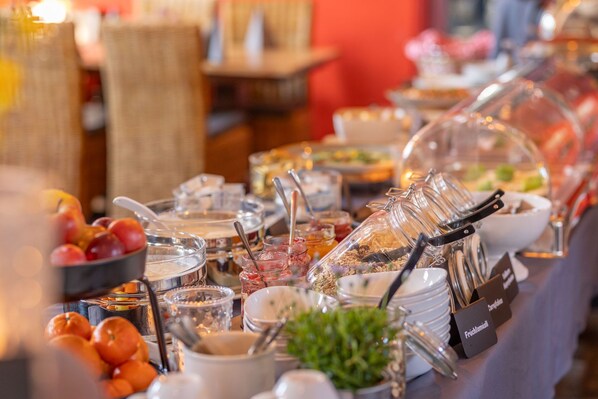Frokostbuffé hver dag (EUR 16.90 per person)