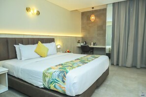 1 bedroom, minibar, desk, laptop workspace - Hotel Citrus Prime (Candolim)