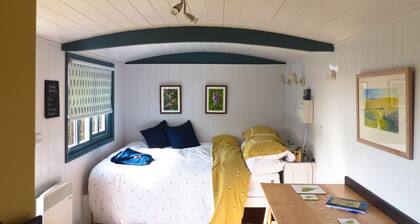 Shepherds Hut in Beautiful Dorset Countryside