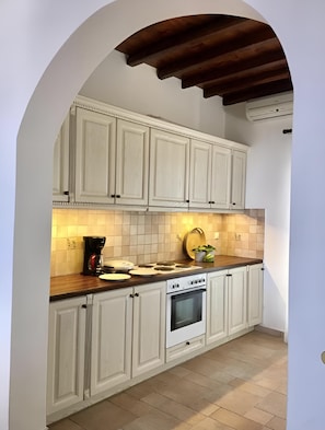 Fridge, microwave, oven, coffee/tea maker - Mykonos Dot - The Villas (Mykonos)