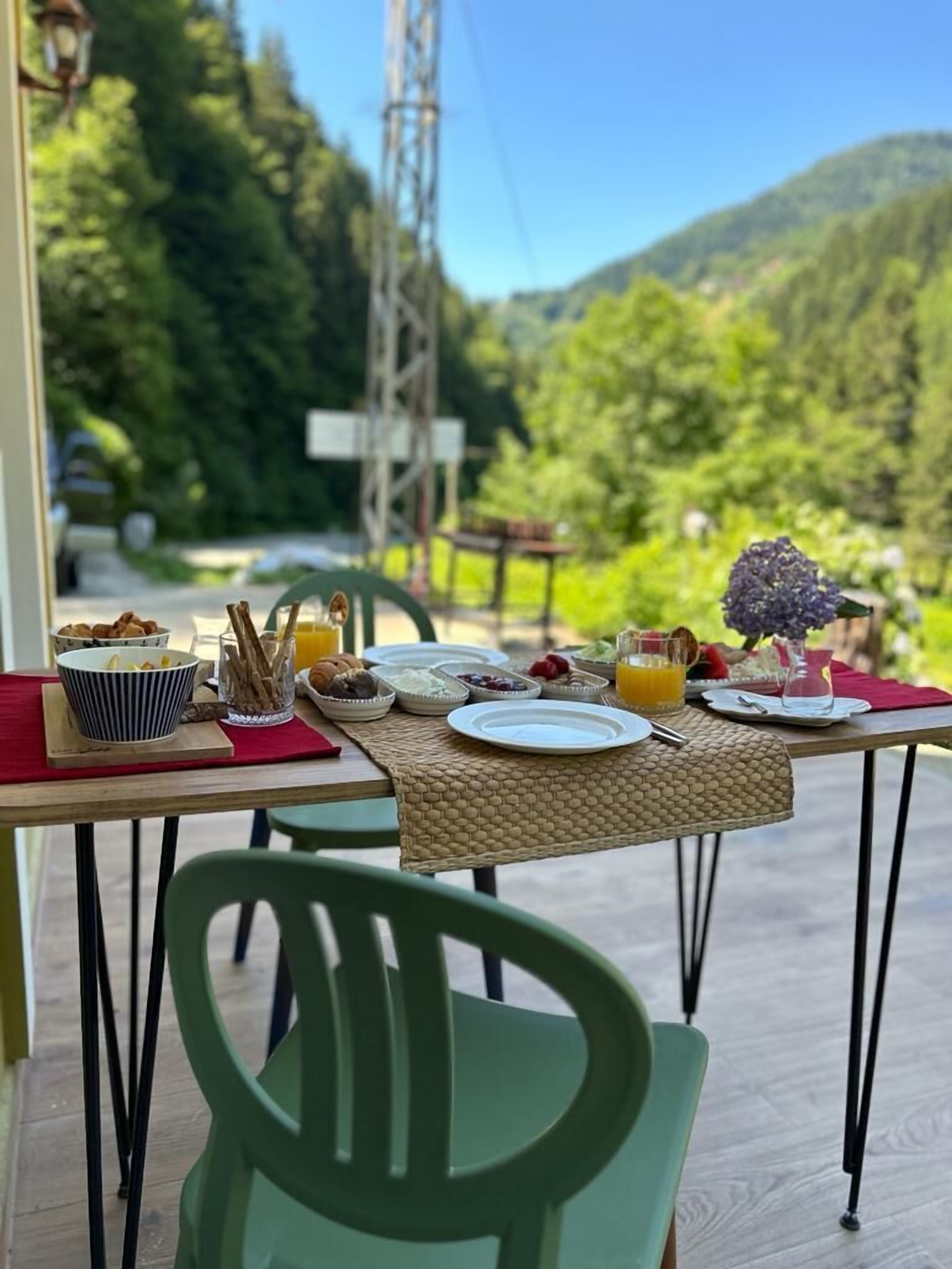 Daily full breakfast (TRY 350 per person)