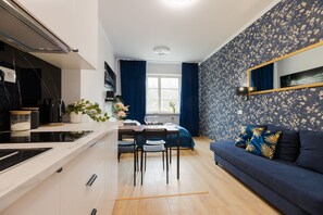 Estudio Premium | 1 habitación, escritorio y espacio para trabajar con laptop 
