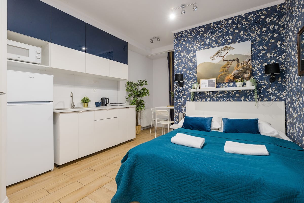 Desk, laptop workspace, iron/ironing board, free WiFi