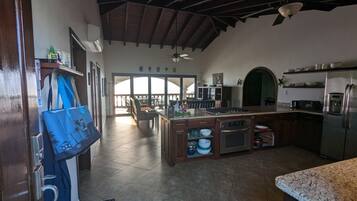 冰箱、微波炉、烤箱、炉灶