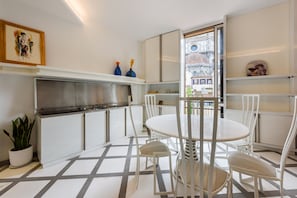 Deluxe Apartment | Private kitchen | Fridge, stovetop, cookware/dishes/utensils - Ricasoli Duomo View by Mmega (Florence)