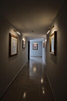 TelevisiĂłn LCD 55 cm con canales de televisiĂłn vĂa satĂ©lite, televisiĂłn