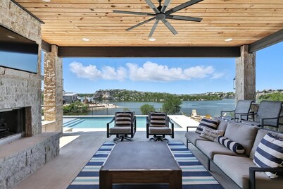 PK Dream-6 bedroom/8bath- Lakefront Home w POOL and Hot Tub!