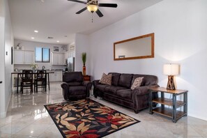 TV connectée, cheminée, espaces bureaux