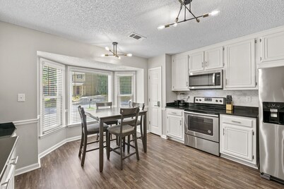 Cozy Home in Quiet Neighborhood - King Beds