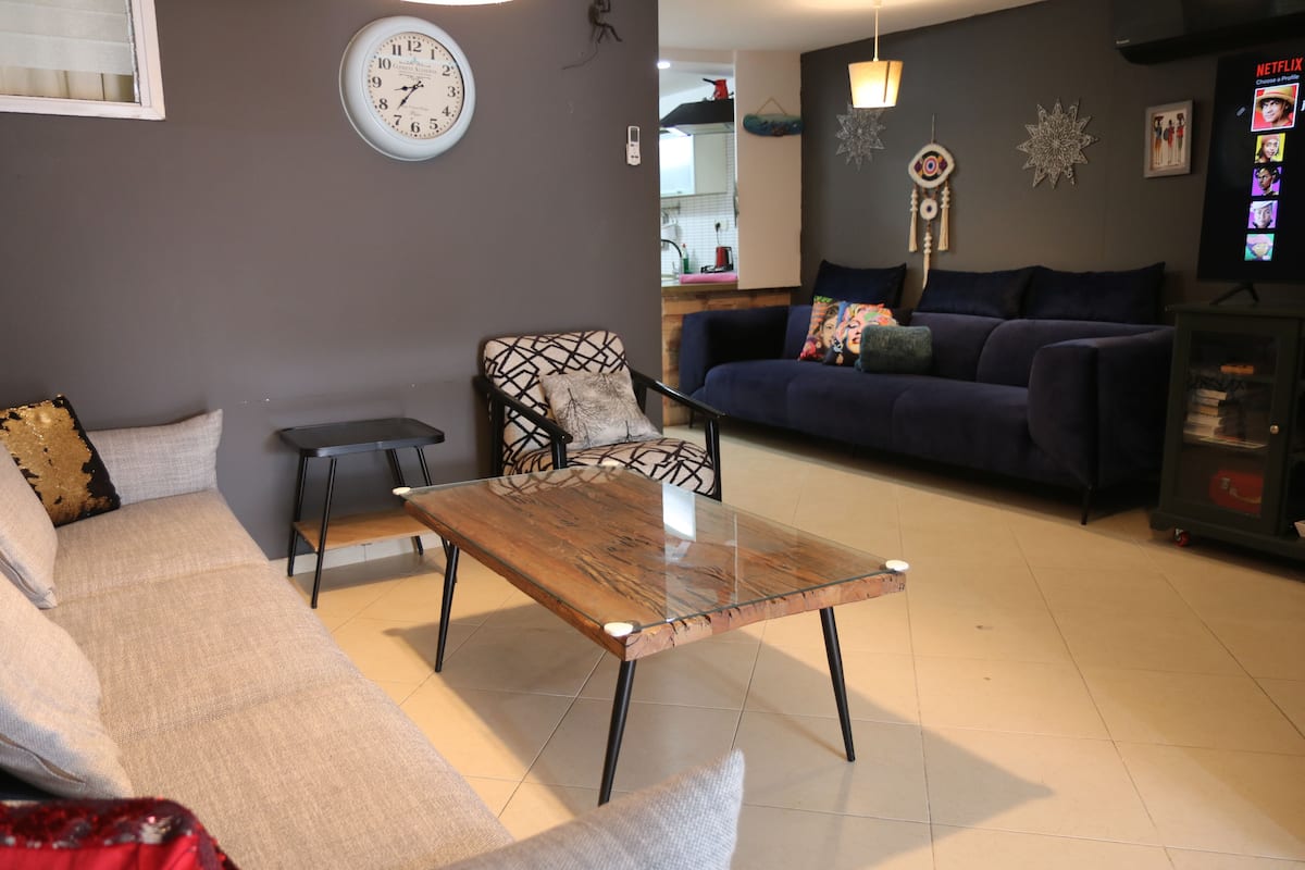Classic Apartment | Living area | Flat-screen TV