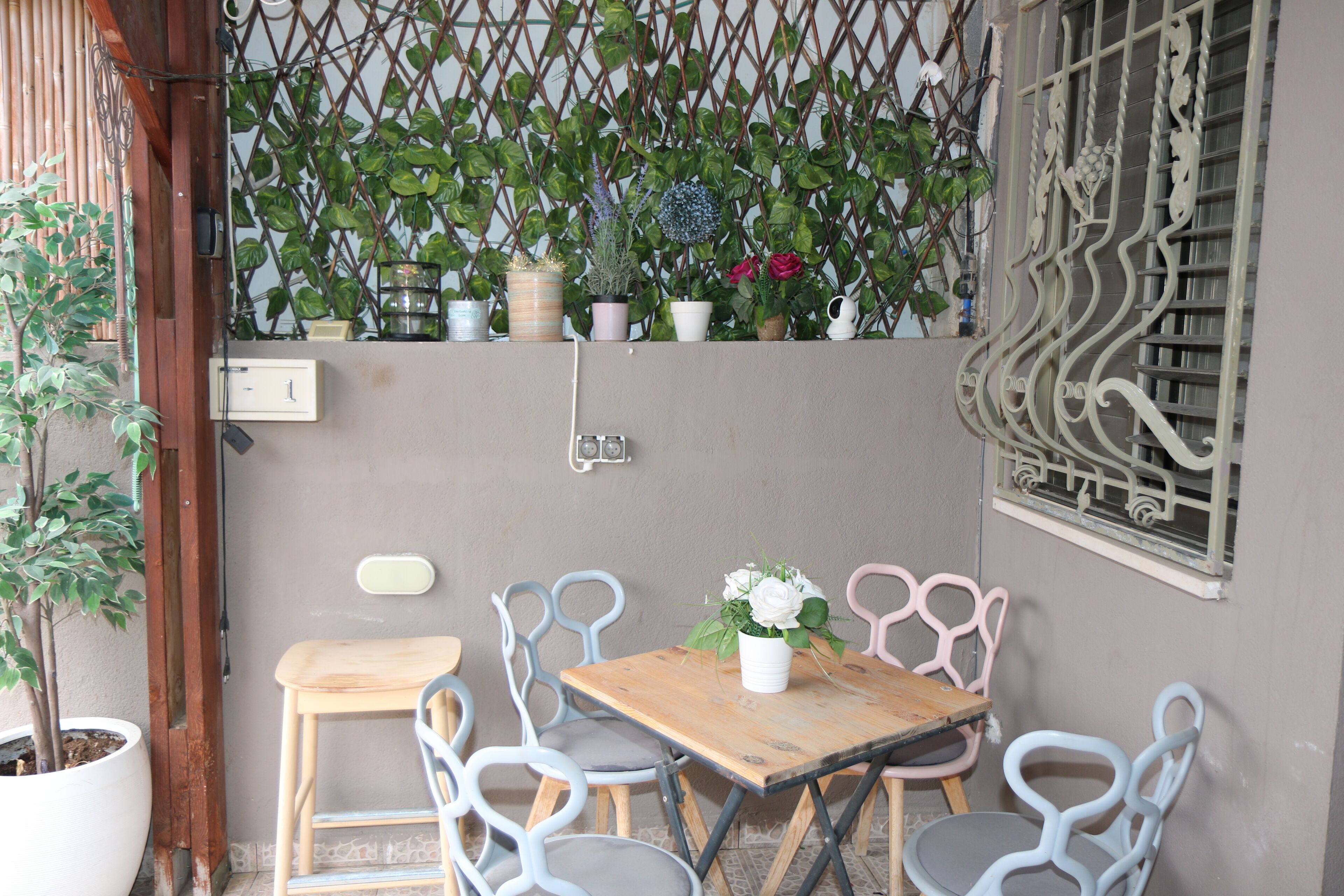 คลาสสิกอพาร์ทเมนท์ | ลานระเบียง/นอกชาน