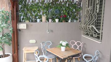 Classic Apartment | Terrace/patio