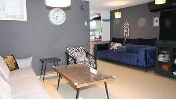 Departamento clásico | 1 habitación, escritorio y espacio para trabajar con laptop