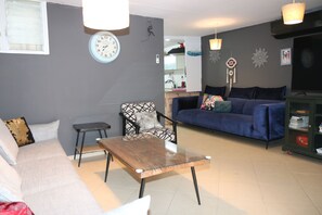 클래식 아파트 | 책상, 노트북 작업 공간, 무료 WiFi