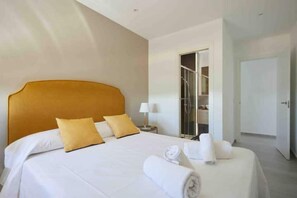 2 chambres, fer et planche à repasser, Wi-Fi gratuit, draps fournis