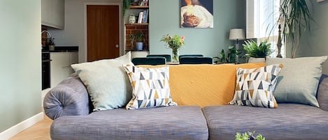 Smart TV, chimenea y estéreo